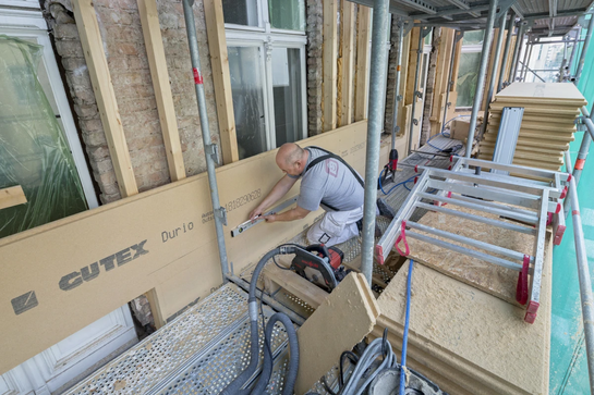 Het GUTEX Durio gevelisolatiesysteem bestaat uit een dragende houtstructuur en de speciaal ontwikkelde GUTEX Durio Thermowall isolatieplaten uit ecologische houtvezels.